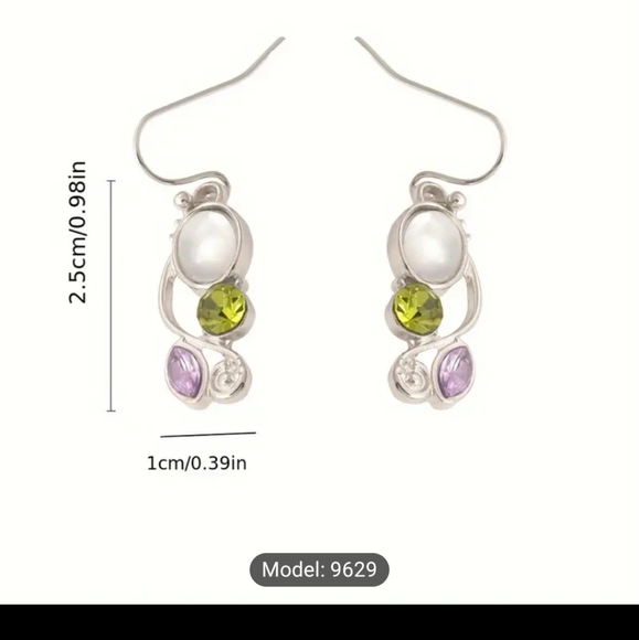 Elegant Silver moonstone Earrings - Picture 2 of 3